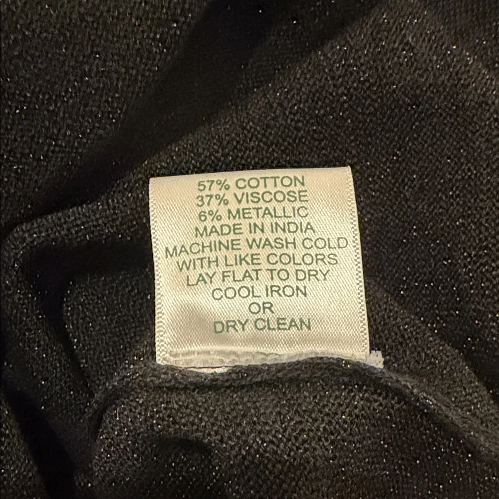 Elegant Black Sleeveless Sweater - Picture 5 of 5